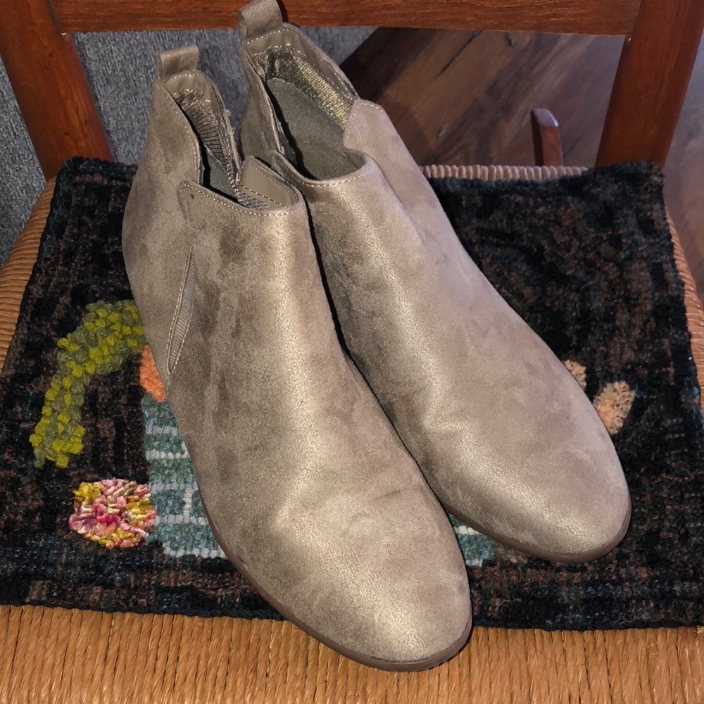 Size 10 American Eagle by Payless Bootie